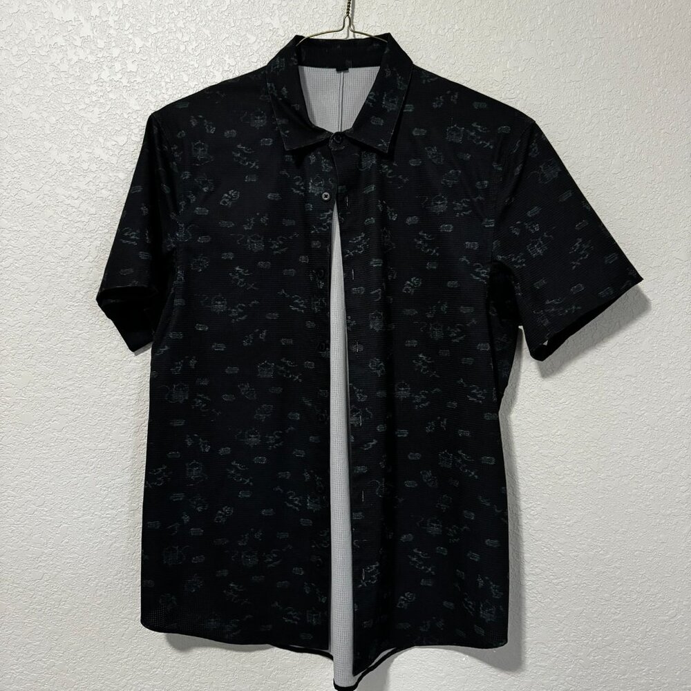 Airing Easy Short Sleeve Button Up Shirt - Size Large